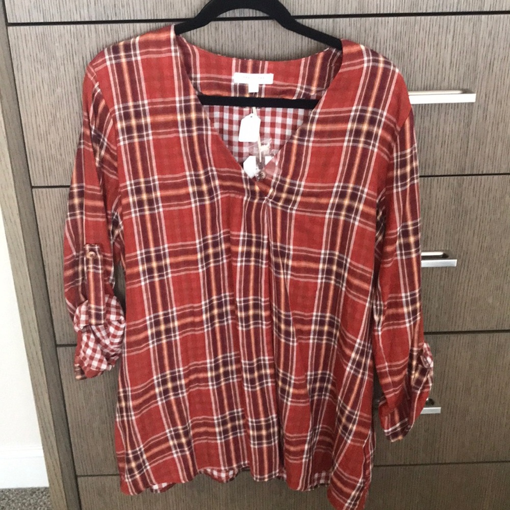 NWT Plaid top w/pockets!!